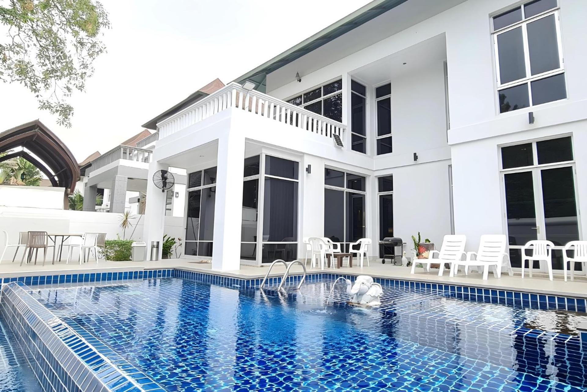 Bm Pool Pattaya * Na Chom Thian