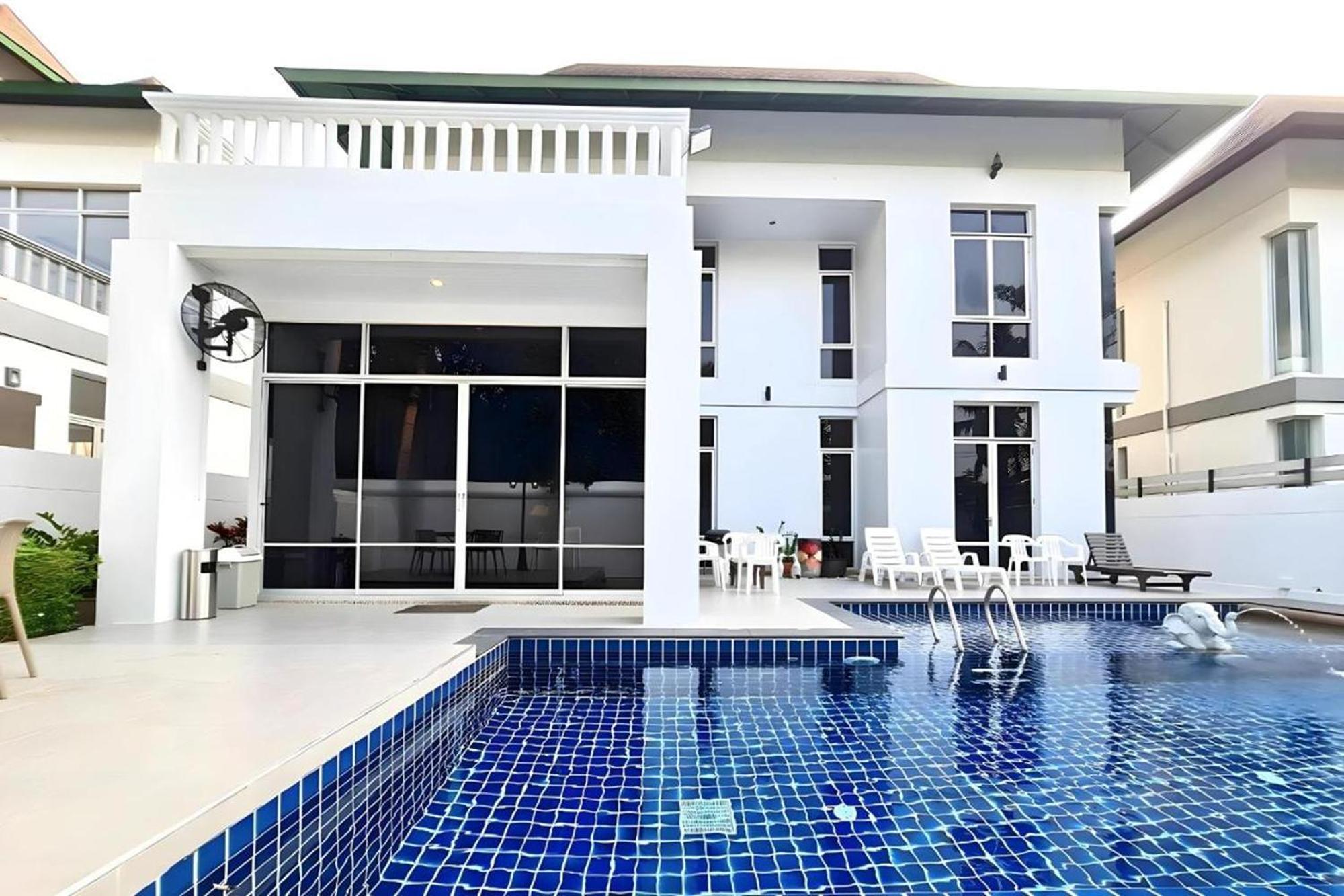 Bm Pool Pattaya Villa