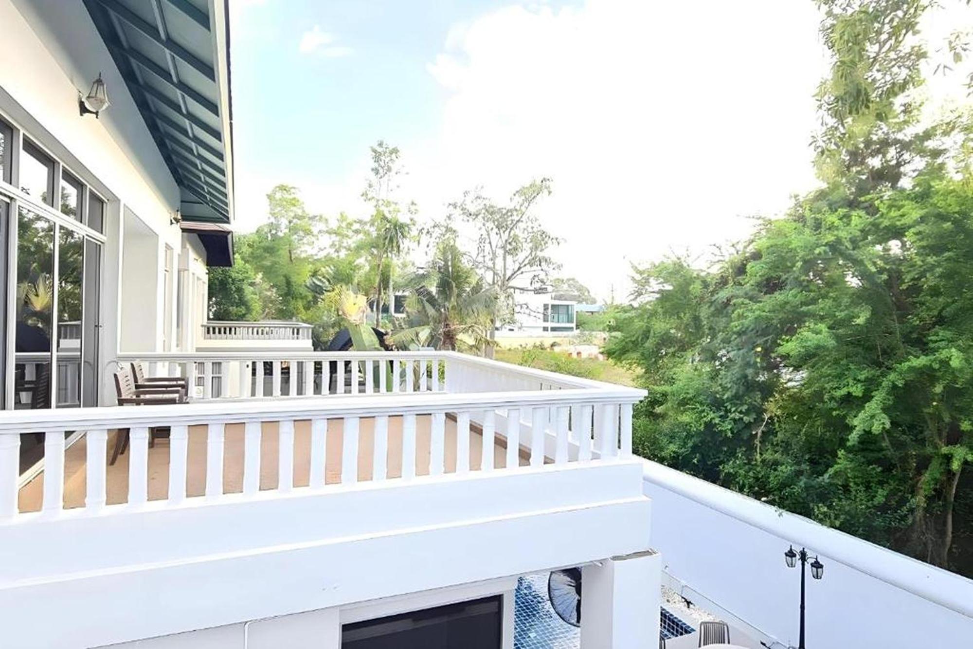 Bm Pool Pattaya Villa *